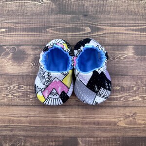 Mountain Baby Shoes, Baby Booties, Newborn Moccasins, Gift for Baby, Baby Shower Gift, Handmade Moccs, Infant Slippers, Toddler Shoes