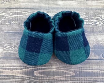 Zapatos de bebé a cuadros de búfalo, botines de bebé, mocasines para recién nacidos, regalo para bebés, regalo de baby shower, zapatos de tela, zapatillas para bebés, zapatos para niños pequeños