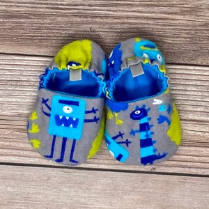 Monster Baby-Schuhe, Neugeborene Mokassins, Baby-Geschenk, Baby-Dusche-Geschenk, Stoffschuhe, Säugling Hausschuhe, Kleinkind-Schuhe