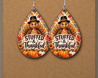 Ohrringe mit einem gefüllten und dankbaren Pilger-Truthahn (Tropfenform) – PNG | Sublimationsdesign für Thanksgiving | Herbstkürbisse | Digitaler Download