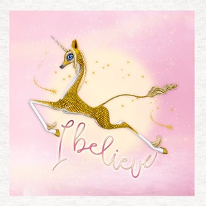 Gold Einhorn. Ich glaube, Einhorn, mit rosa Hintergrund | Stoff Handwerk Panels aus 100% Baumwolle oder Polyester