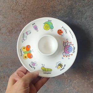 Eierbecher, weich gekochtes Ei, Spaß Insekt Design für Kinder, würde jeden Morgen erhellen, Chucky Eier Soldaten, Eierbecher und integrierte Platte, Porzellan