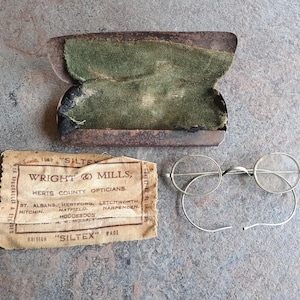 Lunettes de vue anciennes, étuis à lunettes de lecture, objets de collection, tissu, lunettes, petites, verres de prescription Wright & Mills of Hertfordshire