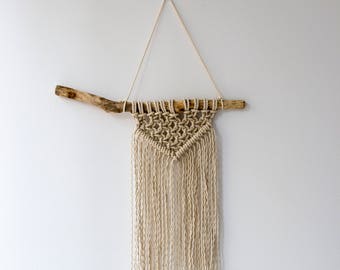 Macrame wall hanging / modern macrame / macrame wall art / wall decor / fiber art / Macrame wall hanger / Wall hanger on driftwood