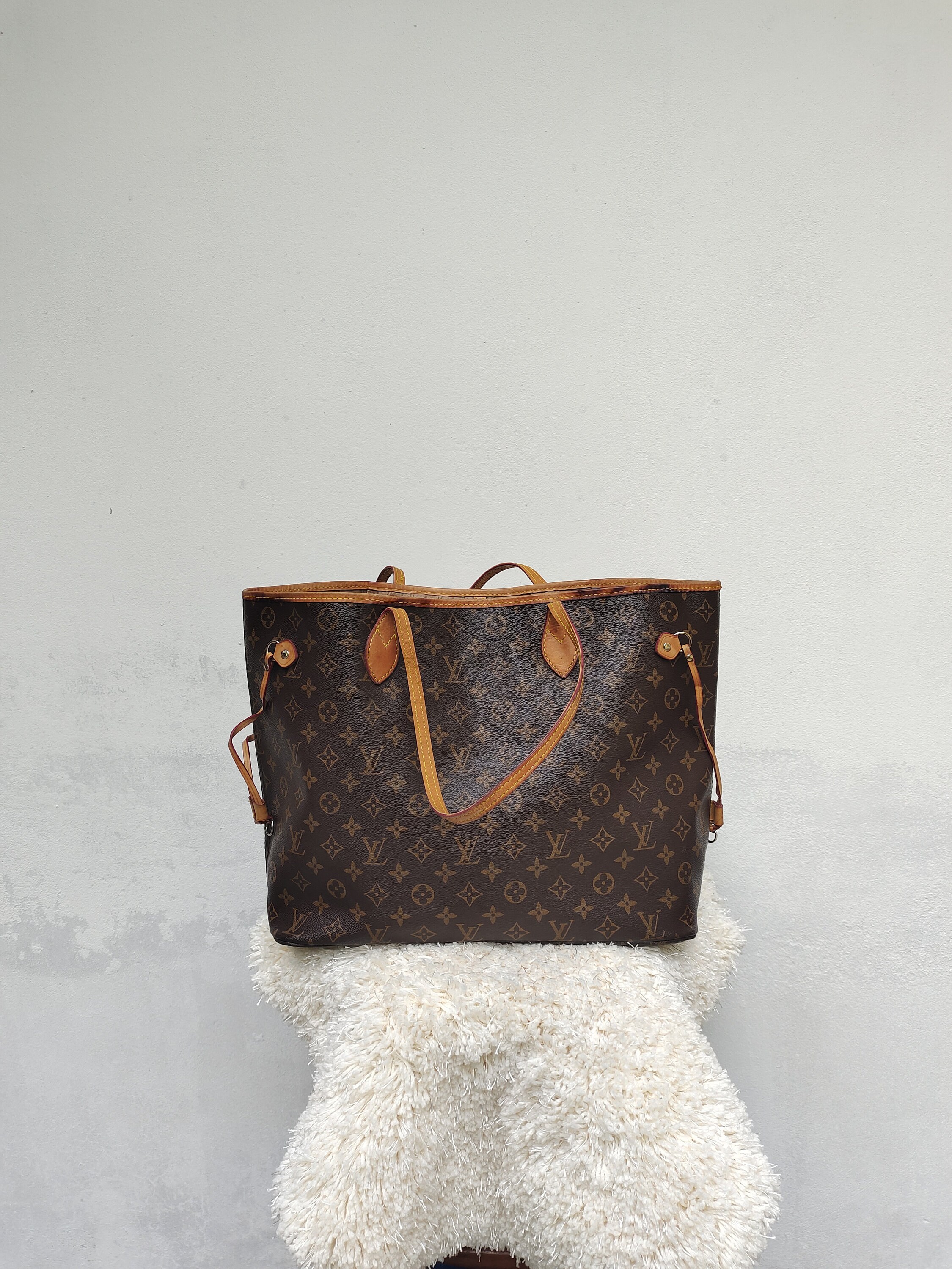 Buy Authentic Louis Vuitton Handbag Neverfull Online In India -  India