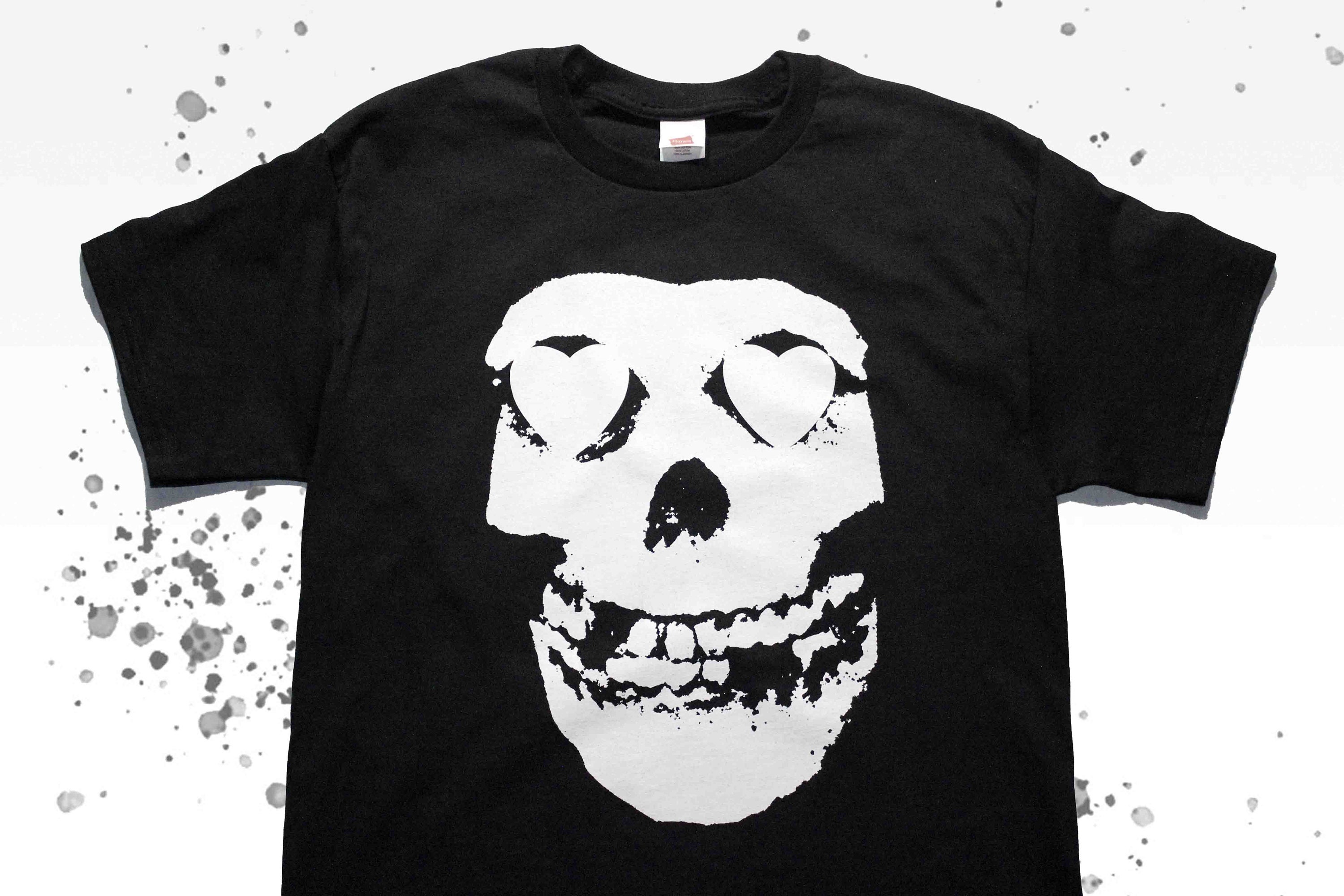 Discover THE MISFITS Heart Eyes Hand Silk Screen Print Fiend Skull Horror Punk Rock Goth Love Bam Margera Band Shirt