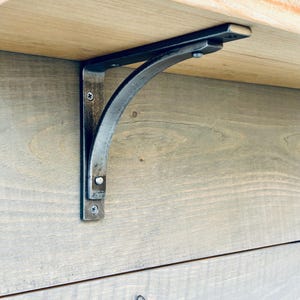 6 inch Station bracket (1 inch wide) mounted on grey pine board with 2 inch thick hemlock shelf...satin clear finish only. Using 6 inch support arm as wall mount.