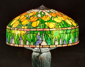 Tulpenlampe, Glasmalerei-Lampe, Tiffany-Lampe, Tischlampe, Wohnkultur, Glasmalerei-Licht, Glasmalerei-Kunst, Nachttischlampe, Stehlampe