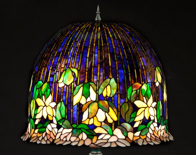 18" Lotus, Tiffany lamp, lamp, Table Lamp, Desk lamp, Stained Glass Lamp, tiffany and co, tiffany studios, antique lighting, brass lamp,