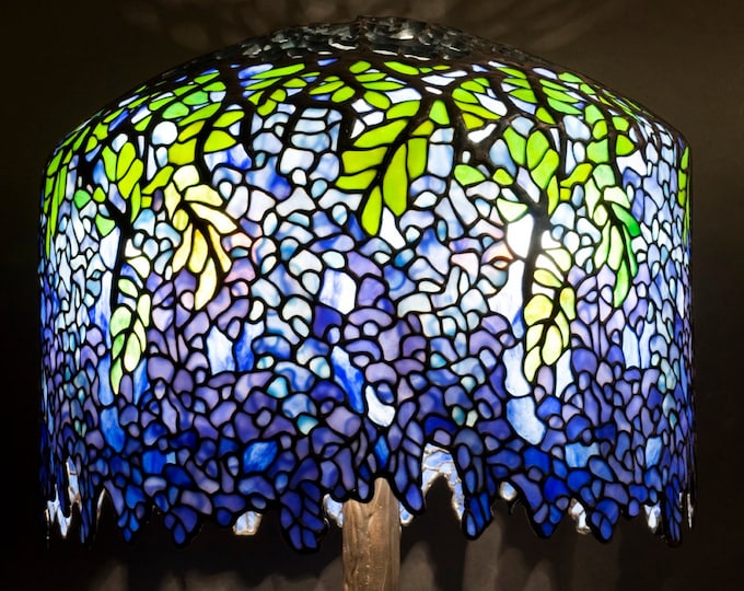 18" Tiffany Wisteria lamp