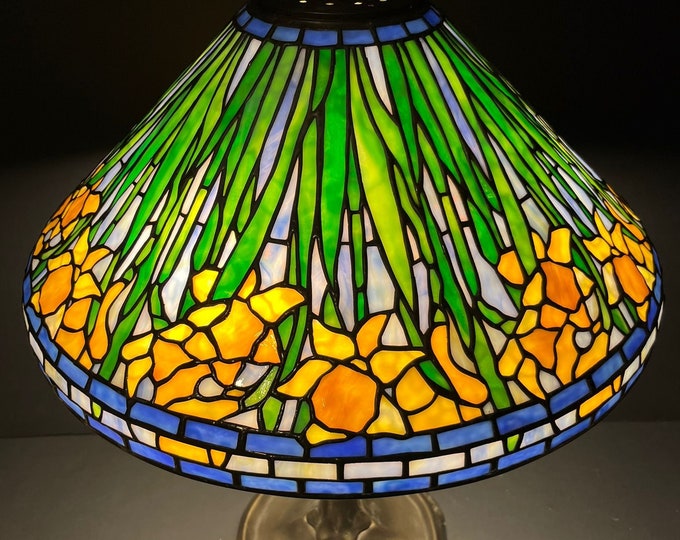 20" Tiffany Daffodil lamp