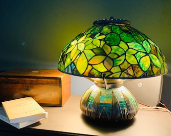 16" Woodbine Lamp, Stained Glass, Tiffany Lamp, Stained glass lamp, Desk Lamp, Bedside Lamp, Table Lamp, Art Deco Lamp, oil lamp, Lamp