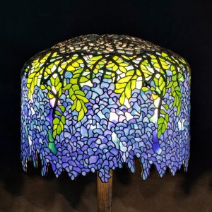 Lampada Tiffany glicine da 18, lampada da tavolo Tiffany, lampada Tiffany, glicine Tiffany, lampada da tavolo, lampada, vetro colorato, replica della lampada Tiffany immagine 1