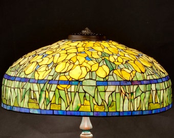 22" Tulip, Tiffany Lamp, Stained Glass lamp, Desk Lamp, Bedside Lamp, Table lamp, Art nouveau lamp, Art deco lamp, Tiffany Studios, tiffany