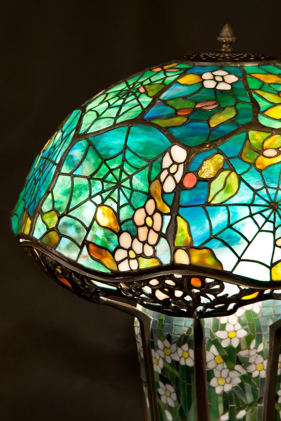 Lampe de table d'inspiration Tiffany avec mosaïque florale en verre