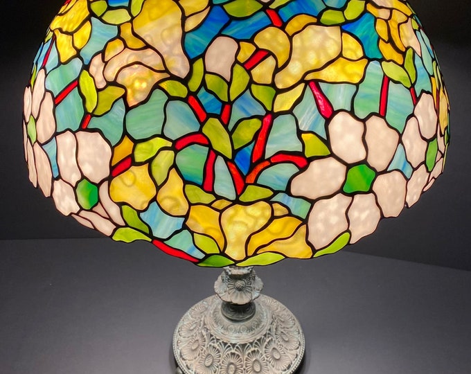 18" Magnolia Tiffany Lamp