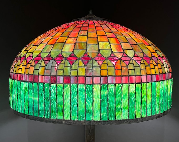 24" Curtain Border Tiffany Floor Lamp