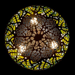 Lampada Tiffany glicine da 18, lampada da tavolo Tiffany, lampada Tiffany, glicine Tiffany, lampada da tavolo, lampada, vetro colorato, replica della lampada Tiffany immagine 3