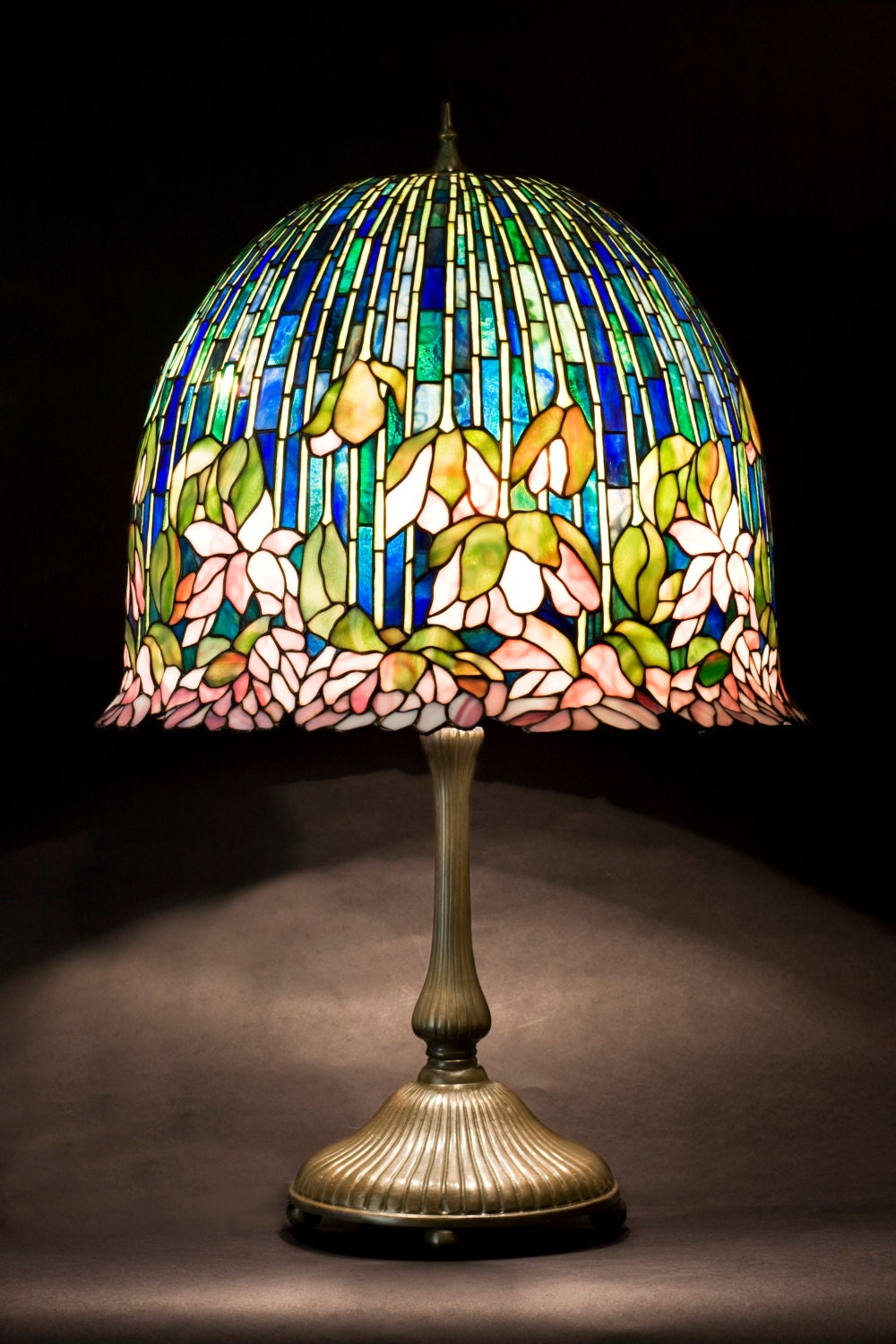 18 Lotus, Tiffany lamp, lamp, Table Lamp, Desk lamp, Stained Glass Lamp