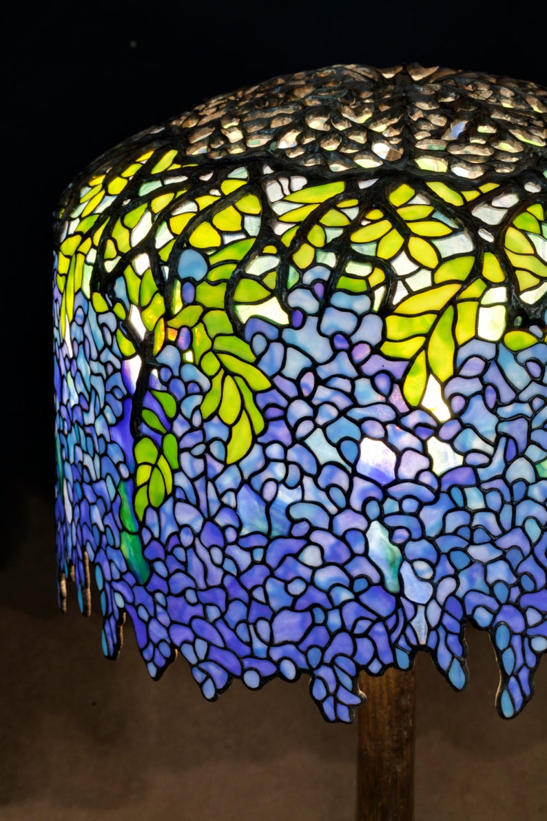 Lampada Tiffany glicine da 18, lampada da tavolo Tiffany, lampada Tiffany, glicine Tiffany, lampada da tavolo, lampada, vetro colorato, replica della lampada Tiffany immagine 2