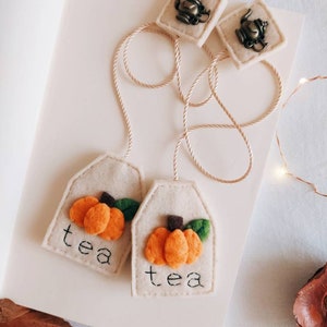 Signet de sachet de thé en feutre avec citrouille - Marque-page automnal - Cadeau d’Halloween -