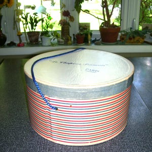Vintage Round Hat Box Storage Box Le Chapeau Francais 6.75x12 inchesVintage