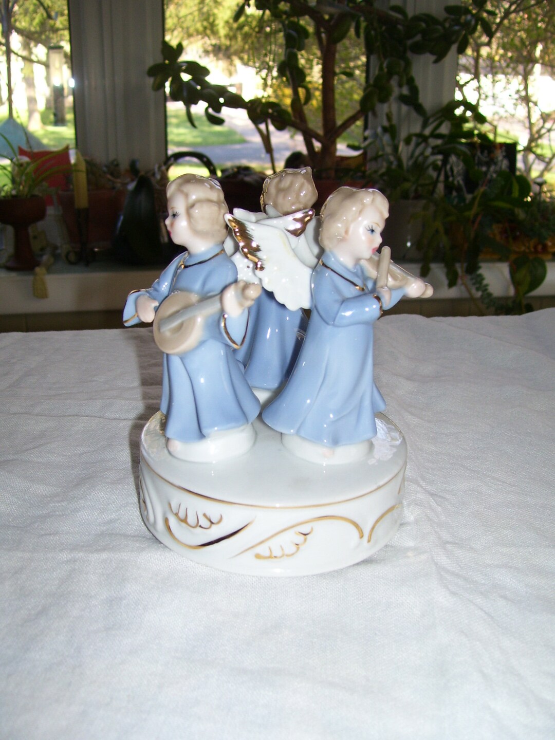 Porcelain Musical Figurine Musical Angels Music Box 5.75 Inches Vintage