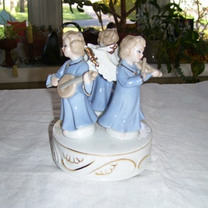 Porcelain Musical Figurine Musical Angels Music Box 5.75 inches Vintage