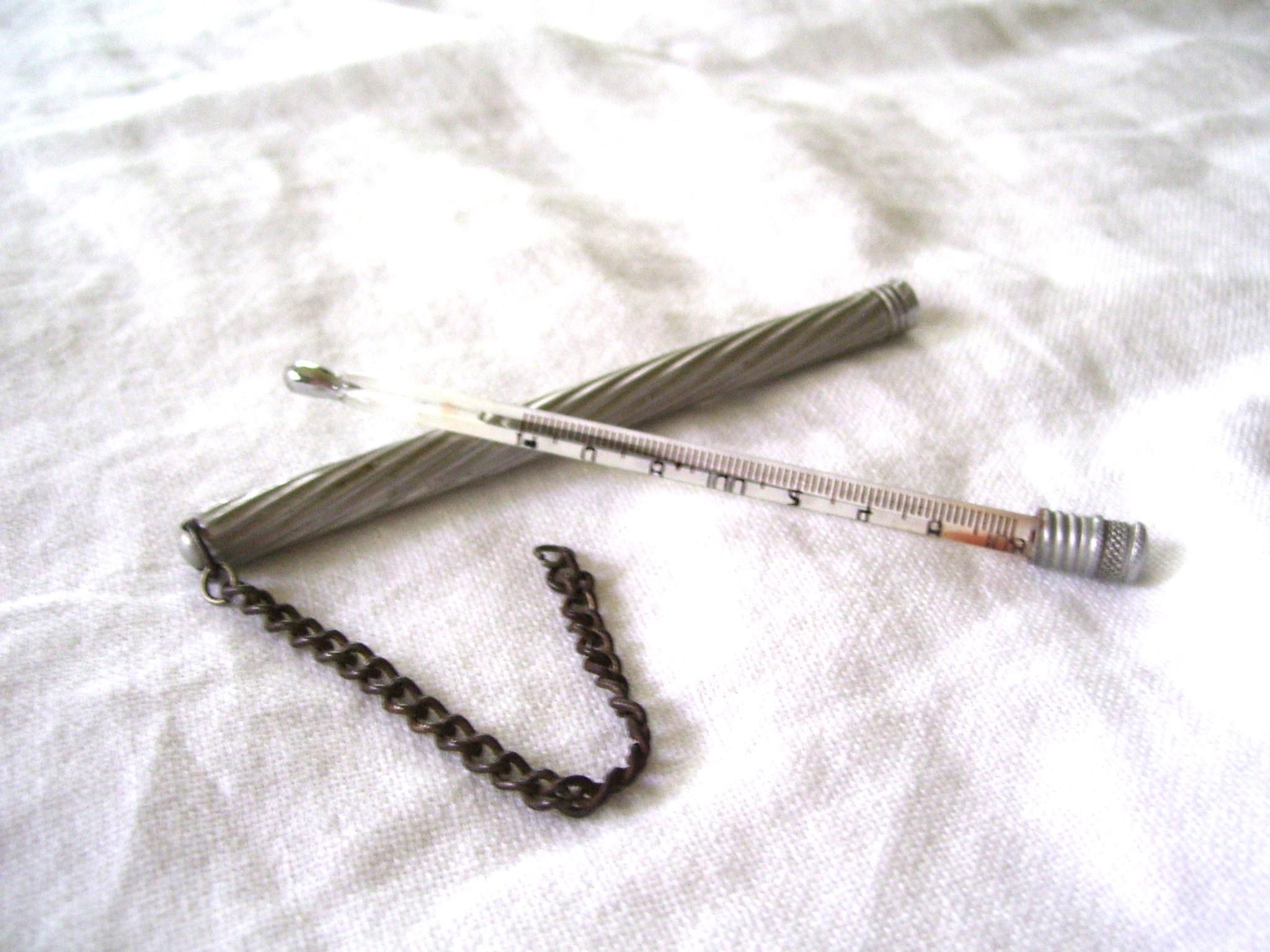 Antique Thermometer in Pinnable Case Medical Collectible American Hospital Sup Tomac