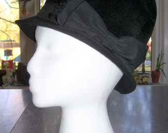 Jean Arlett Black Velour Hat Black Cloche Hat with Bow Band 21" Small Vintage