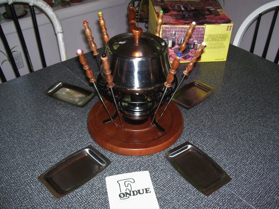 Le Creuset vintage fondue set. It's Perfect. Le Creuset vintage fondue set. It's Perfect.