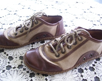 Born Two Tone Tie Up Lace Up Shoes Leather and Fabric Women's sz 9.5 M Vintage