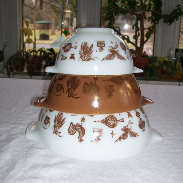 Pyrex Early American Cinderella Nesting Bowl Mixing Bowls Set of 3 1960s Vintage
