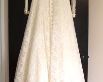 Ivory Lace Wedding Dress Tulle and Crinoline A Line Flare High Neck Long Sleeve Bridal Gown Sz 0/2 1950s Handmade Vintage