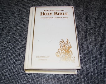 White Illustrated Holy Bible Memorial Edition Concordance with Subject Index 1976 Vintage