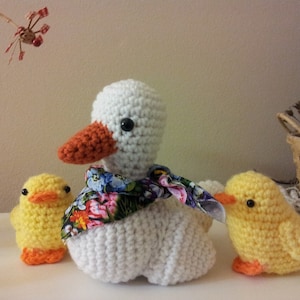 Amigurumi crochet stuffed duck family, white mom duck and two ducklings