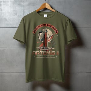 Artemis ii Space Mission Shirt, Reach for the Moon, nasa Astronaut Crew, Reid Wiseman, Victor Glover, Christina Koch, Jeremy Hansen

Artemis