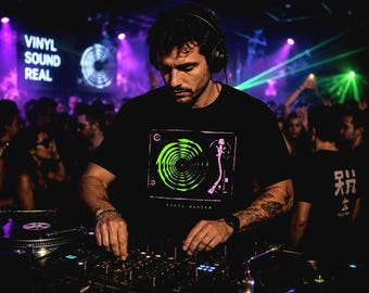 Vinyl Master T-Shirt, DJ Shirt, Turntable Graphic Tee, Retro Neon Streetwear, Vinyl Record Shirt, Synthwave Music Tee, Audiophile Gift