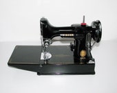 Singer 221 Featherweight Sewing Machine- 1955