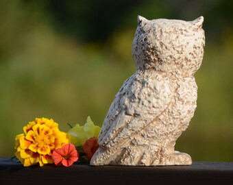 ミッドセンチュリー陶器製フクロウの置物：レトロキッチュな装飾
