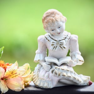 Porcelain LADY READING SONGBOOK Coquette Figurine | Gifts for Singers | Victorian Singer Lady Figurine | Collectible Figurines XX123