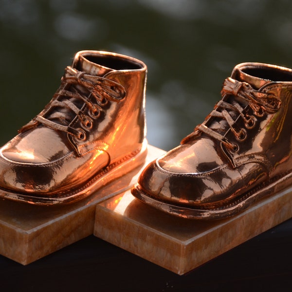 Vintage KUPFERSCHUHE|Baby Schuh Bronzierung|Mrs. Kupfer Kupferdruck 1950er Jahre Kupfer Schuhe Kupfer Schuhe auf Marmor Buchstützen