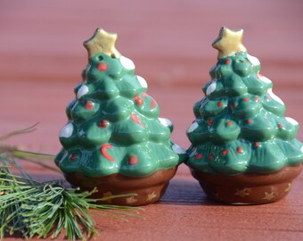 Vintage Christmas Tree Salt and Pepper Shakers | Kitschy Christmas Holiday Table Setting | Christmas Party Decor | Christmas Dinner | #J48