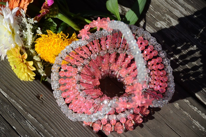 Pink and White Beaded Kitschy Safety Pin Basket Christmas|Grandma/'s House|Pink Easter Basket #N208 Kitschy Basket Retro SAFETY PIN Basket