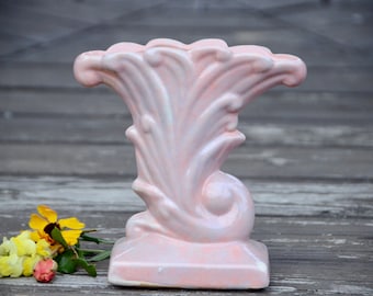 Mid-Century Pink Ceramic Trumpet Vase: 1950s Farmhouse Decor | Retro MCM Pink Cornucopia Vase | Pink Cottage Chic Vase | #XX11
