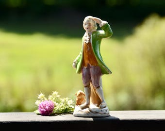 FIGURINE VICTORIENNE Homme à la robe verte avec un chien saluant | Fabriqué au Japon occupé | Objet de collection victorien | L'homme du colonialisme édouardien | #MX-6