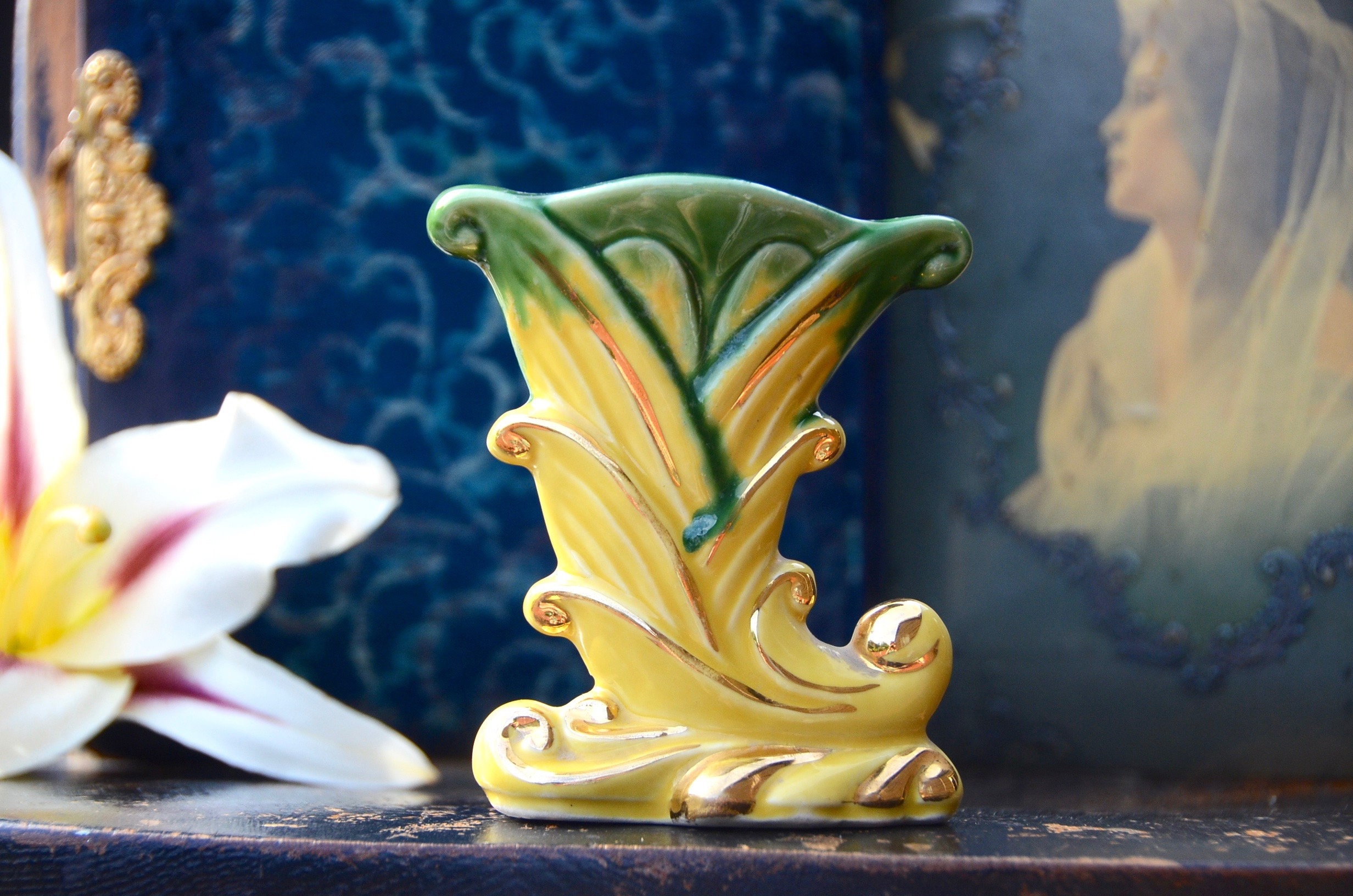 Shawnee Pottery MCM Cornucopia Horn Vase USA Pottery Trumpet Etsy