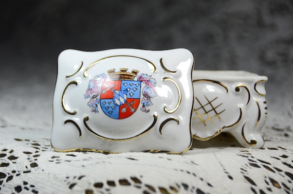 盾の紋章付きヴィンテージドイツ製磁器ジュエリーボックス：ゴールド