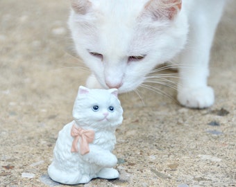 Vintage WHITE CAT Ceramic Figurine by Homco | Persian Cat | Cat with Bow Collectible Knick Knack | Gift for Cat Lover #71P 10-02