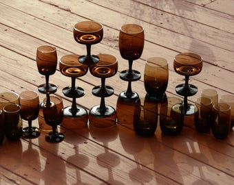 Gorham Reizart, bruna glas med kristallaccent från mitten av 1960-talet | Säljs styckvis | MCM Barware | Bruna vinglas, bägare från 1960- och 1970-talet #W
